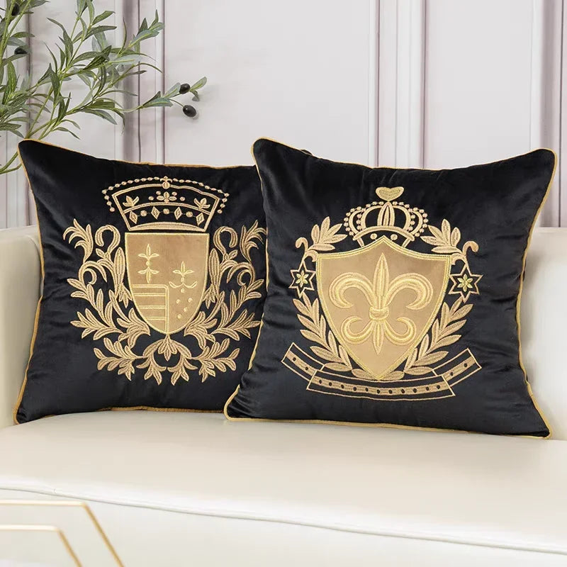 housse coussin brodée doré lys couronne élégante noir bleu marine décorative canapé sofa chambreôtel