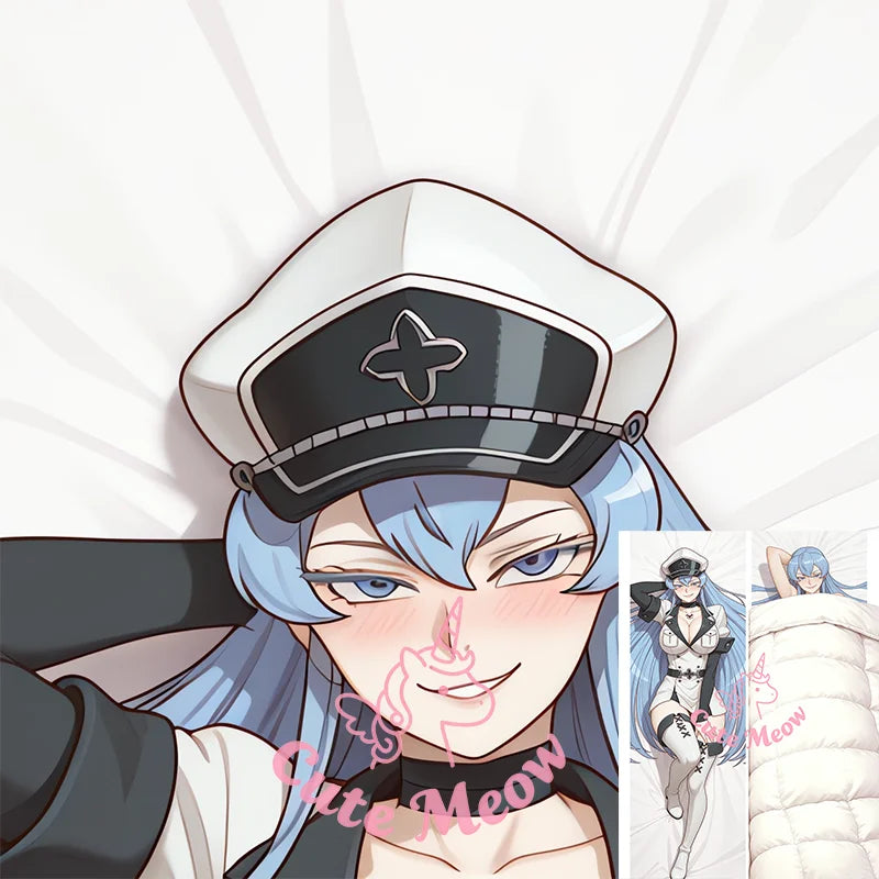 coussin forme allongée personnage anime esdeath blanc details casquette jupe bas chaussures anime double