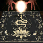 tapis mandala serpent floral occulte noir blanc violet vert or