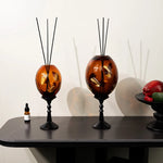diffuseur huiles essentielles moderne motifs floraux dorés verre opaque décoration intérieure accessoires salon contemporain