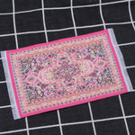 tapis ornements floraux motifs géométriques rouge beige bleu rose vert classique traditionnel miniature