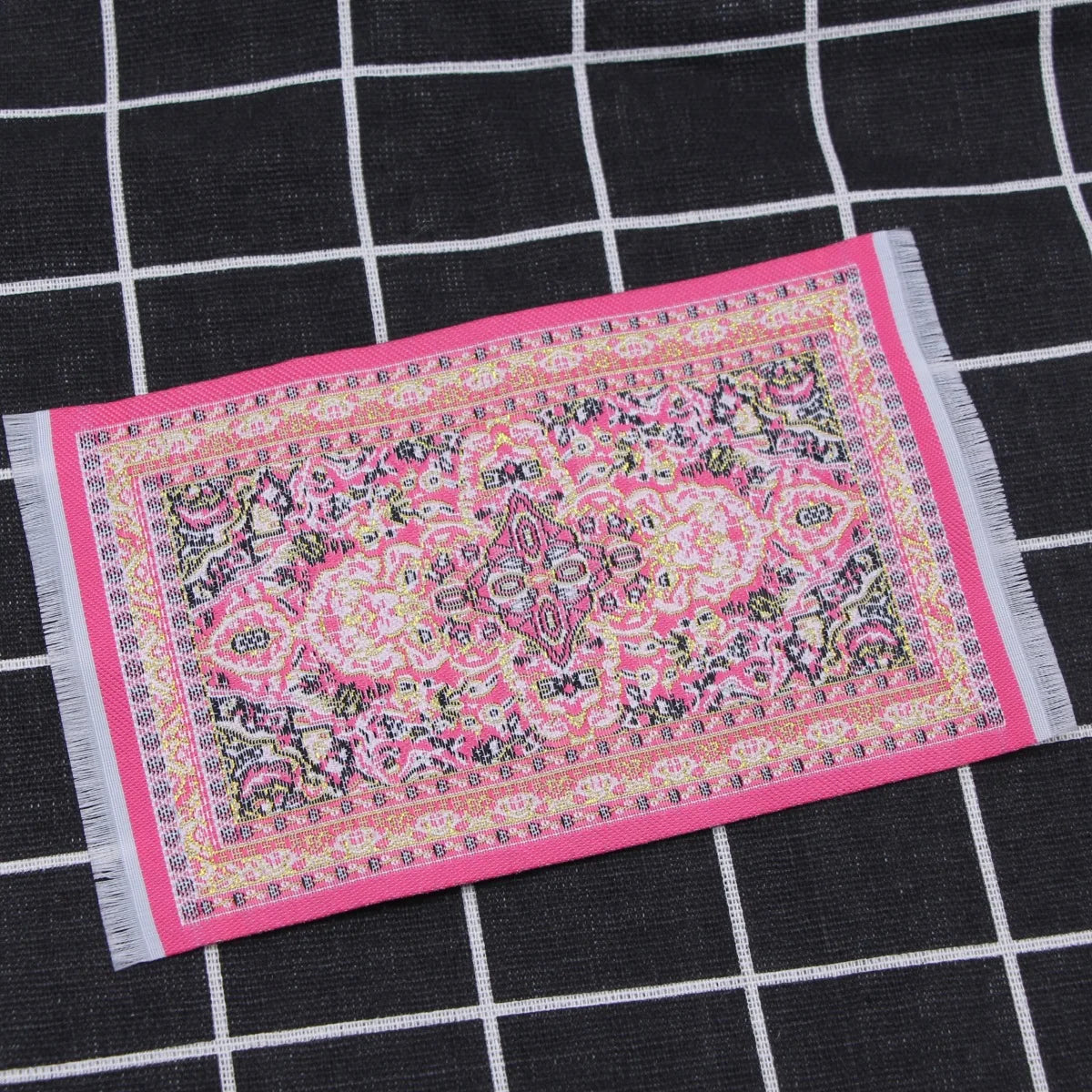 tapis ornements floraux motifs géométriques rouge beige bleu rose vert classique traditionnel miniature