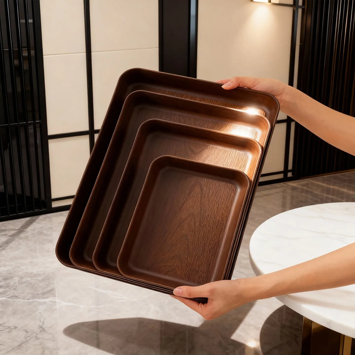 assiettes marron texture bois modernes poignées profondes fruits aliments service cuisine