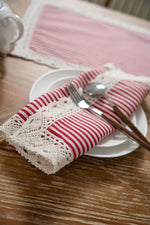 nappes table rayées dentelle rouge bleu marine blanc thème fêtes rustique traditionnel festive