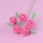 bouquets roses rouges jaunes bleues vertes artisanales crochetées intérieur decoration mariage