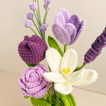 bouquet fleurs artificielles tricotées violettes blanches vertes artisanal crocheté intérieur décoration maison