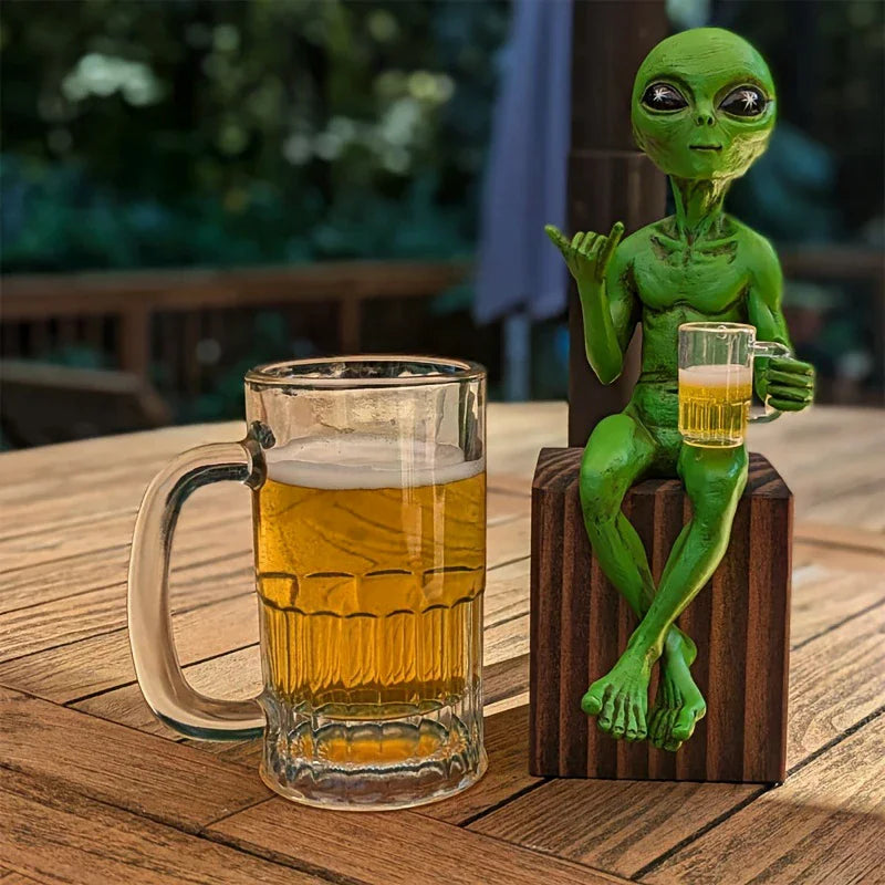 statues aliens résine vert gris moderne humour verre bière vin fixations