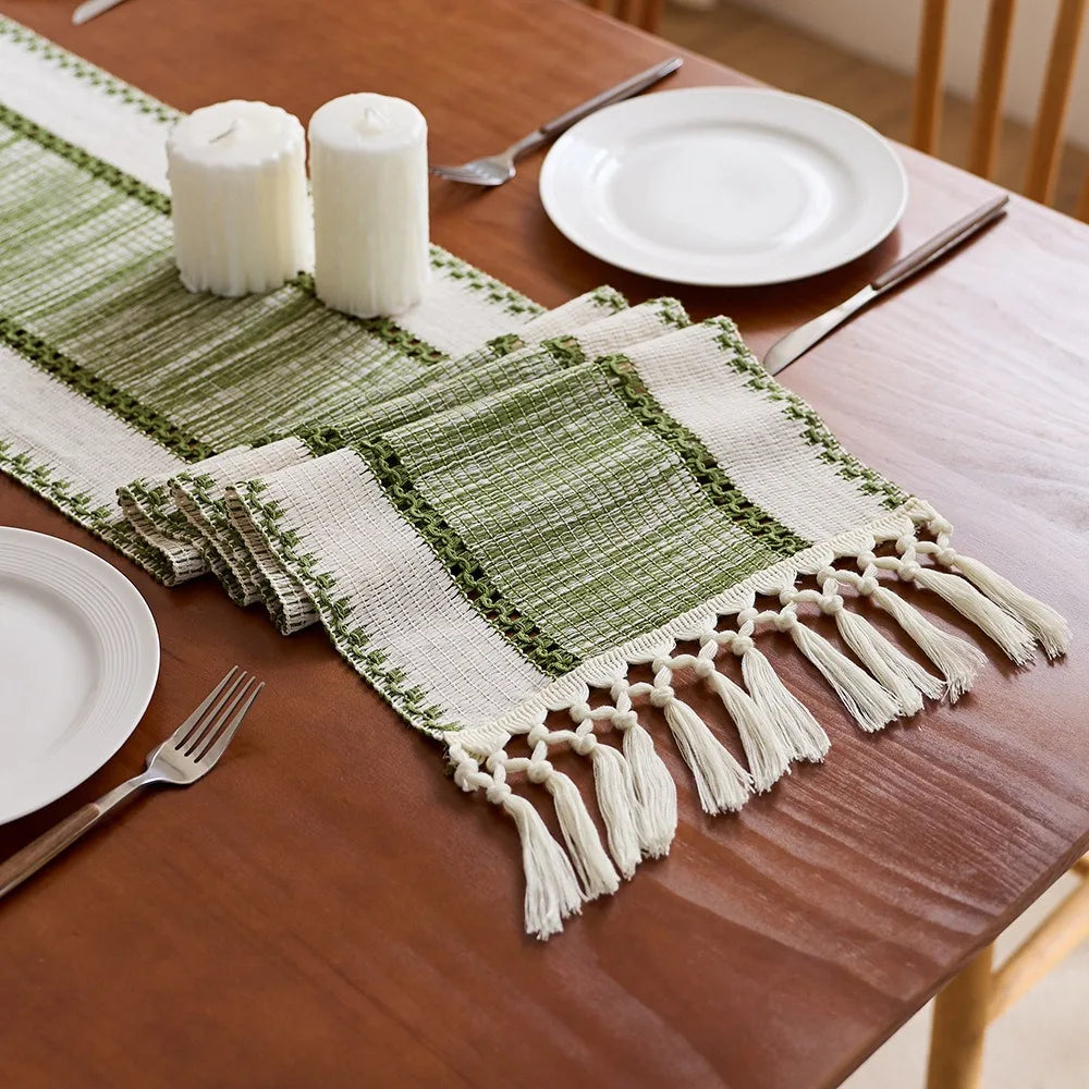 chemin table moderne rayures diagonales vert blanc franges noël mariage fêtes salon