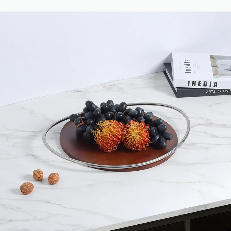 plateau bois marron argenté moderne poignée métallique fruits noix décoratif élégant utilisation facile imitation
