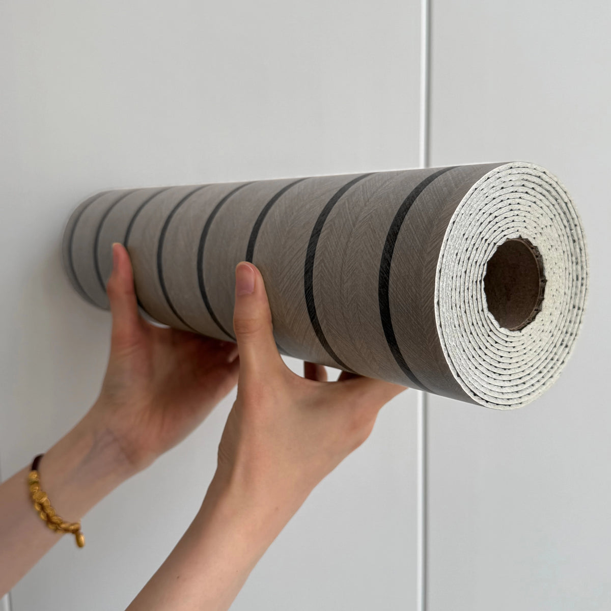 panneau décoratif moderne rayures horizontales adhésif pvc résistant beige clair mur autocollant