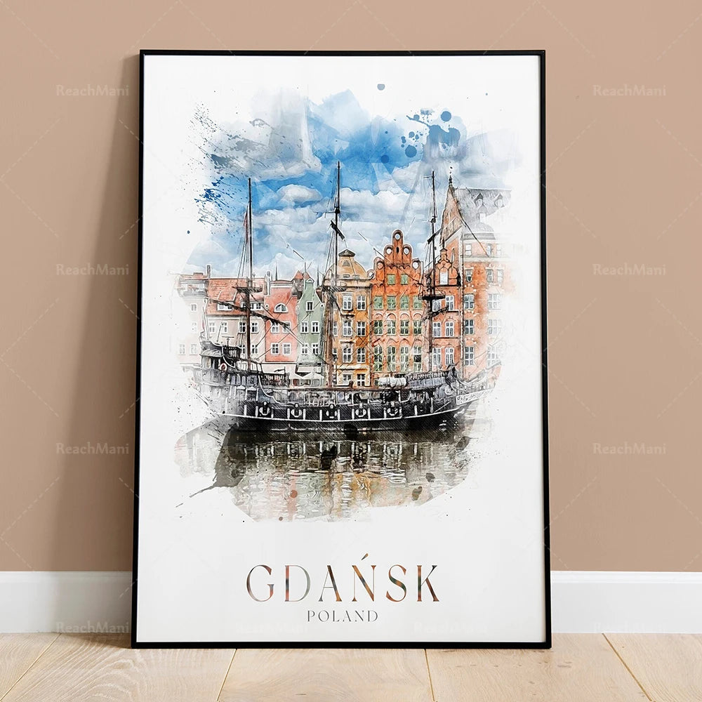Affiche murale artistique représentant le panorama de la ville portuaire de Gdansk, en Pologne, avec ses bâtiments historiques et ses bateaux à voiles sur la rivière.