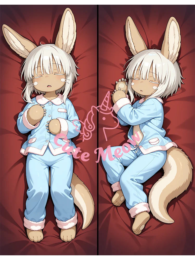 coussin anthropomorphe dessin animé cheveux blancs oreilles lapin queue pantalon manches chaussures bleu clair