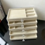 boîte bijoux moderne beige velours transparent tiroirs rangement chic poignées boucles d'oreilles montres