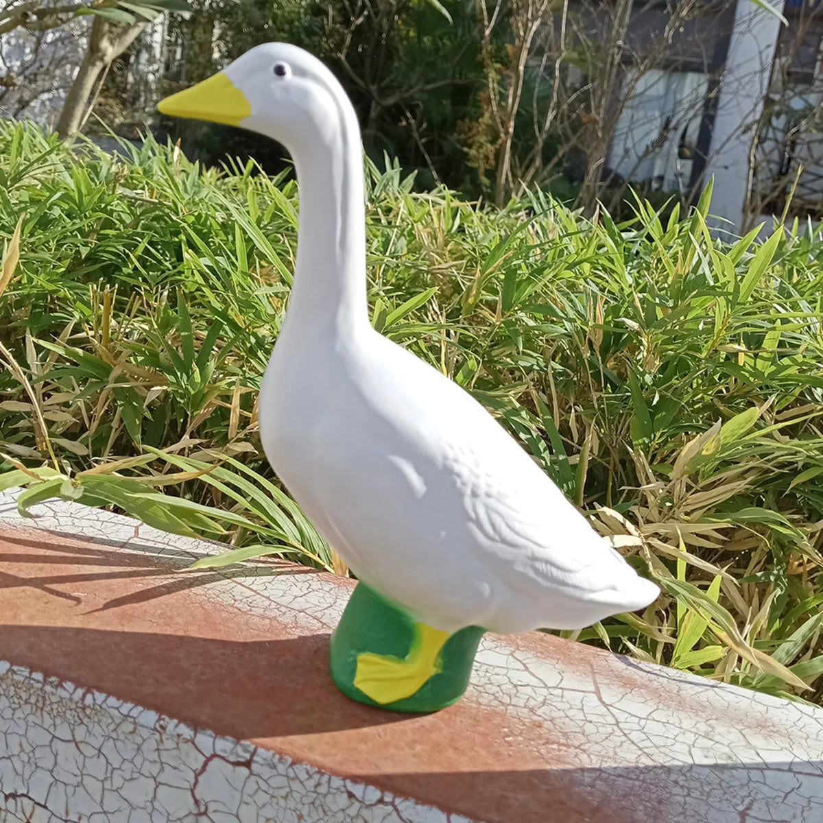 statue canard plumes résine décorative base couleur naturelleextérieur moderne