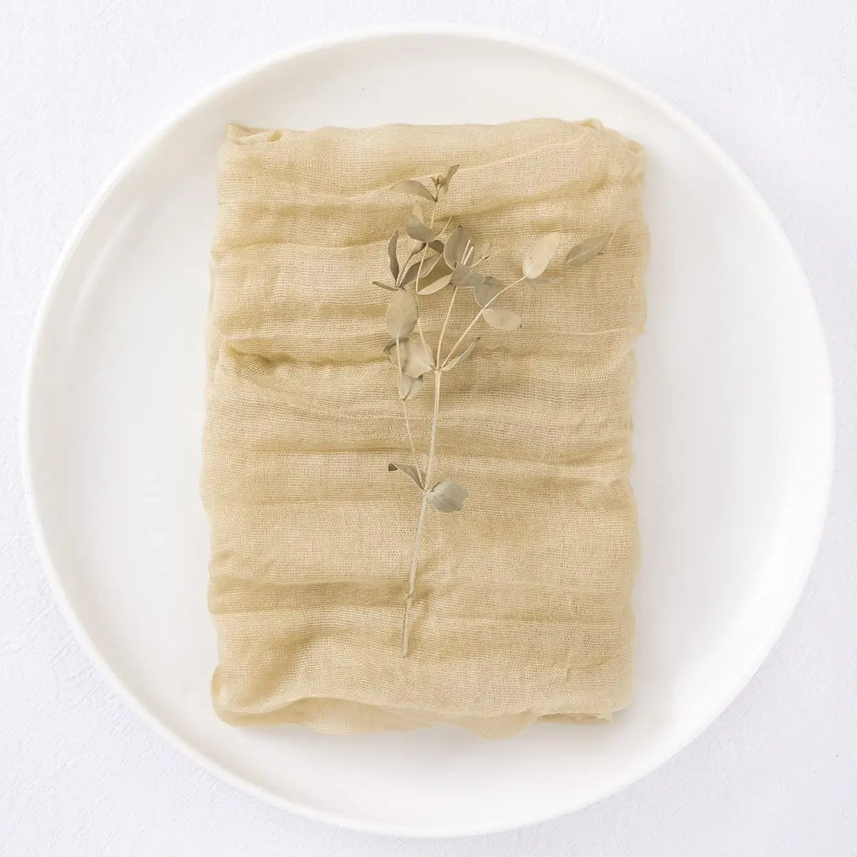 serviettes polyester pliées moderne bleu clair rose vert beige ondulées annuaire métallique usage maison
