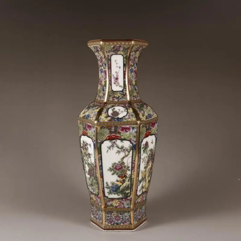 vase hexagonal ornements floraux oiseaux motifs géométriques rouge jaune bleu art traditionnel