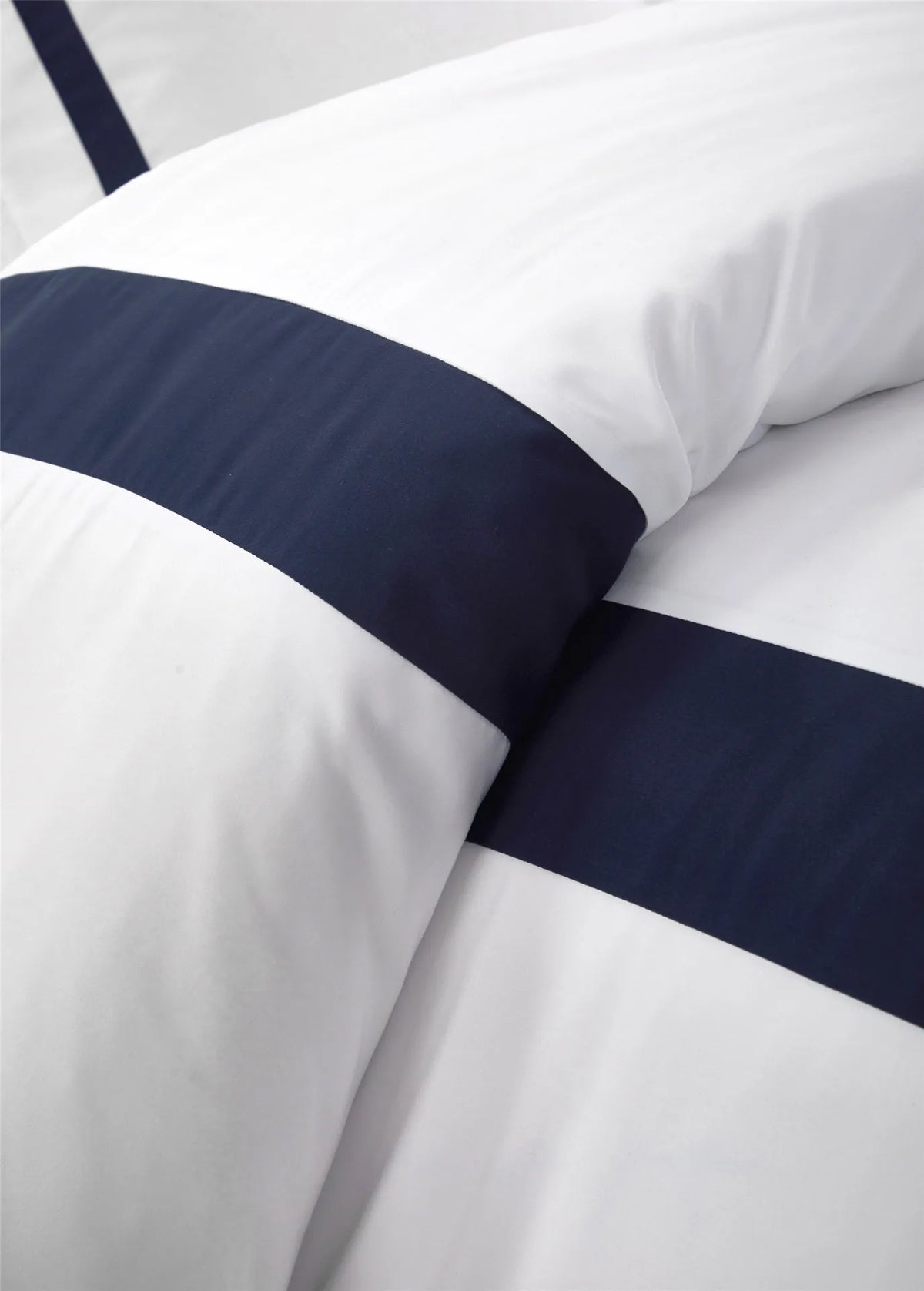 parure lit complète housse couette taies oreiller bleu marine rayures blanches