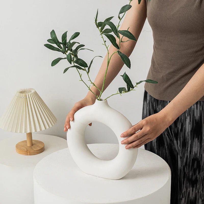vases decoratifs blancs noirs modernes minimalistes rond simples