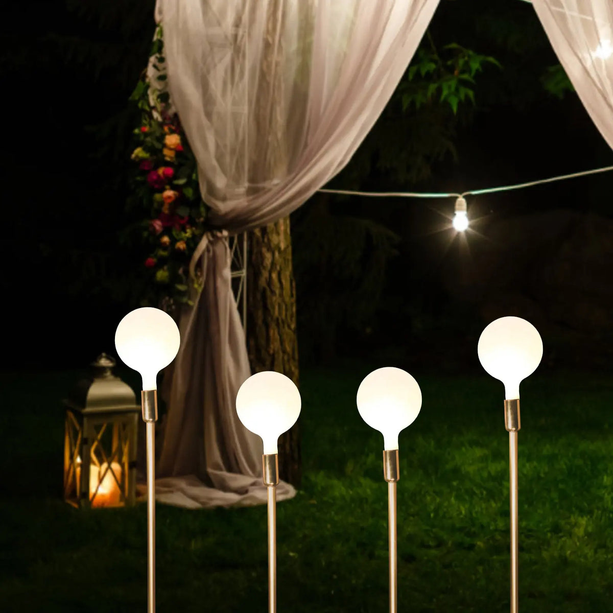 ampoules led blances rondes opalettes modernes tringles dorées luminaires facilement installables