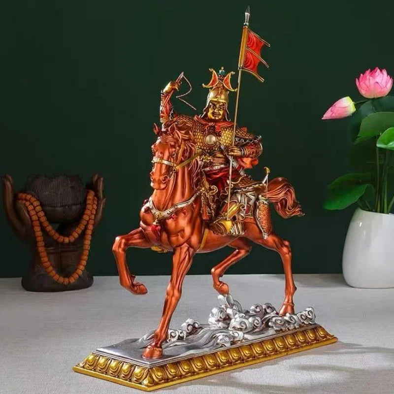 statue équestre décorative armure texturée motifs floraux base argentée drapeau rouge lotus pot blanc