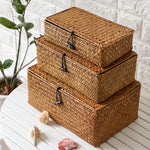 boîtes rangement tissage paille naturelle rustique boucles métalliques respectueux environnement multiple utilisations