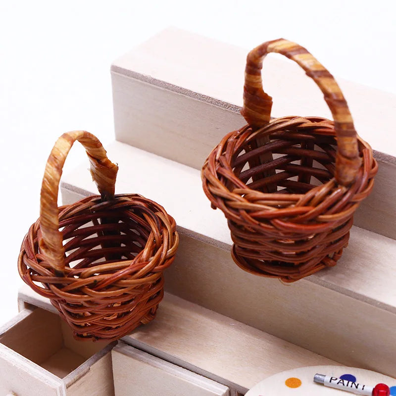 paniers tressés marron miniatures décoration artisanale DIY accessoires maison poupées éléments décoratifs