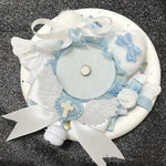 couronne baptême ailes rubans pompons croix dentelle blanche rose violet bleu jaune