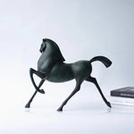 décoration maison sculpture cheval métal vert foncé moderne stylisée livres cadeau anniversaire mariage