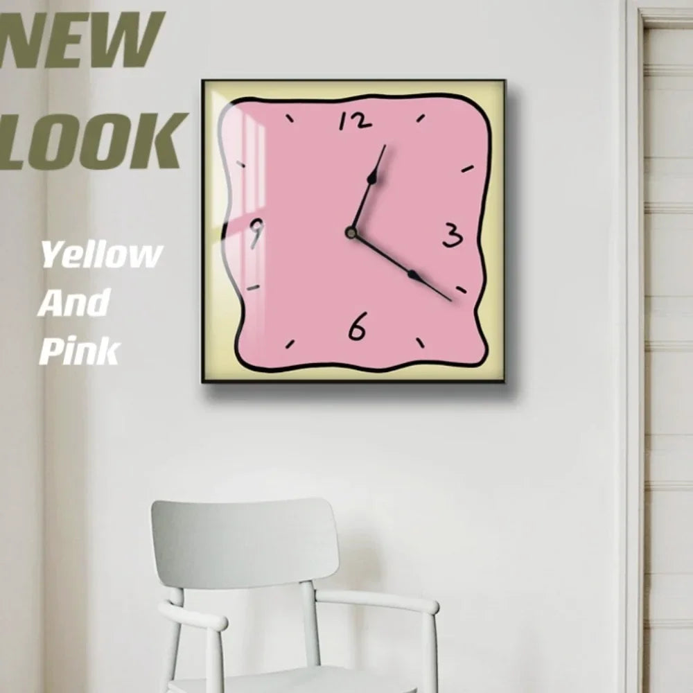 horloge murale carrée moderne cadre coloré chiffres blancs aiguilles noires salon maison décor