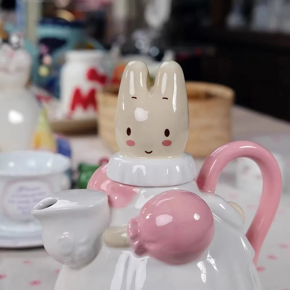 théière forme lapin blanc rose tasse assortie motifs texturés vintage décoration maison