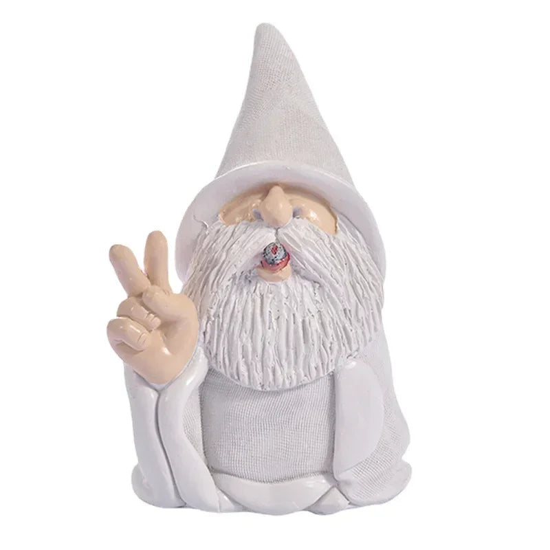 figurine jardin gnome blanc rouge barbe blanche chapeau pointu humoristique signe paix