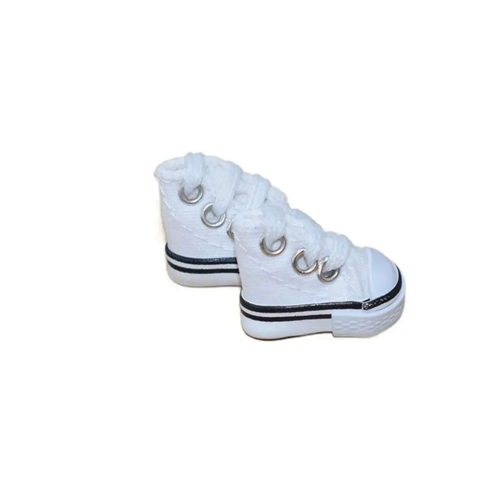 chaussures sport miniatures toile coton classiques baskets couleurs variées opaques enfants accessoires poupées