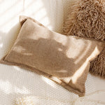 housse coussin décorative motif floral beige marron texture douce canapé lit salon moderne élégant