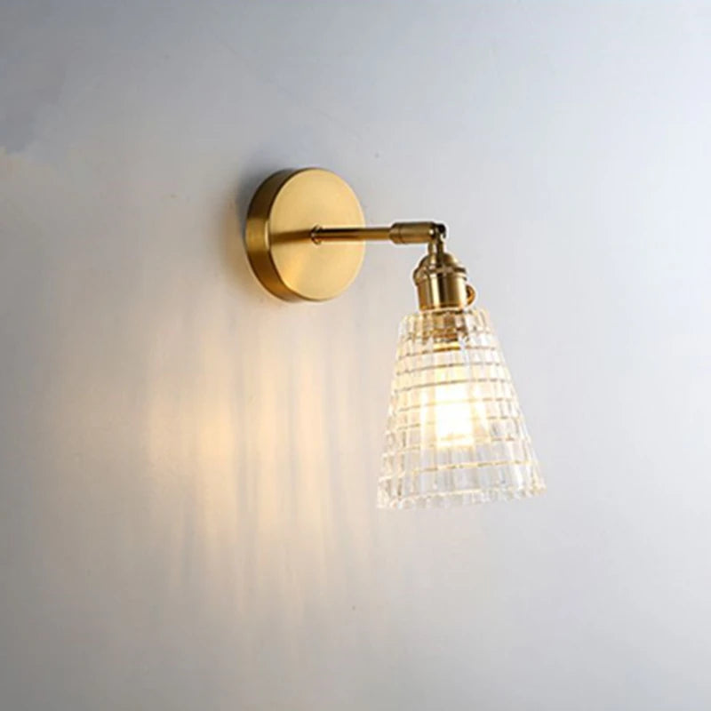 Détail de l'applique murale retro en laiton et abat-jour en verre