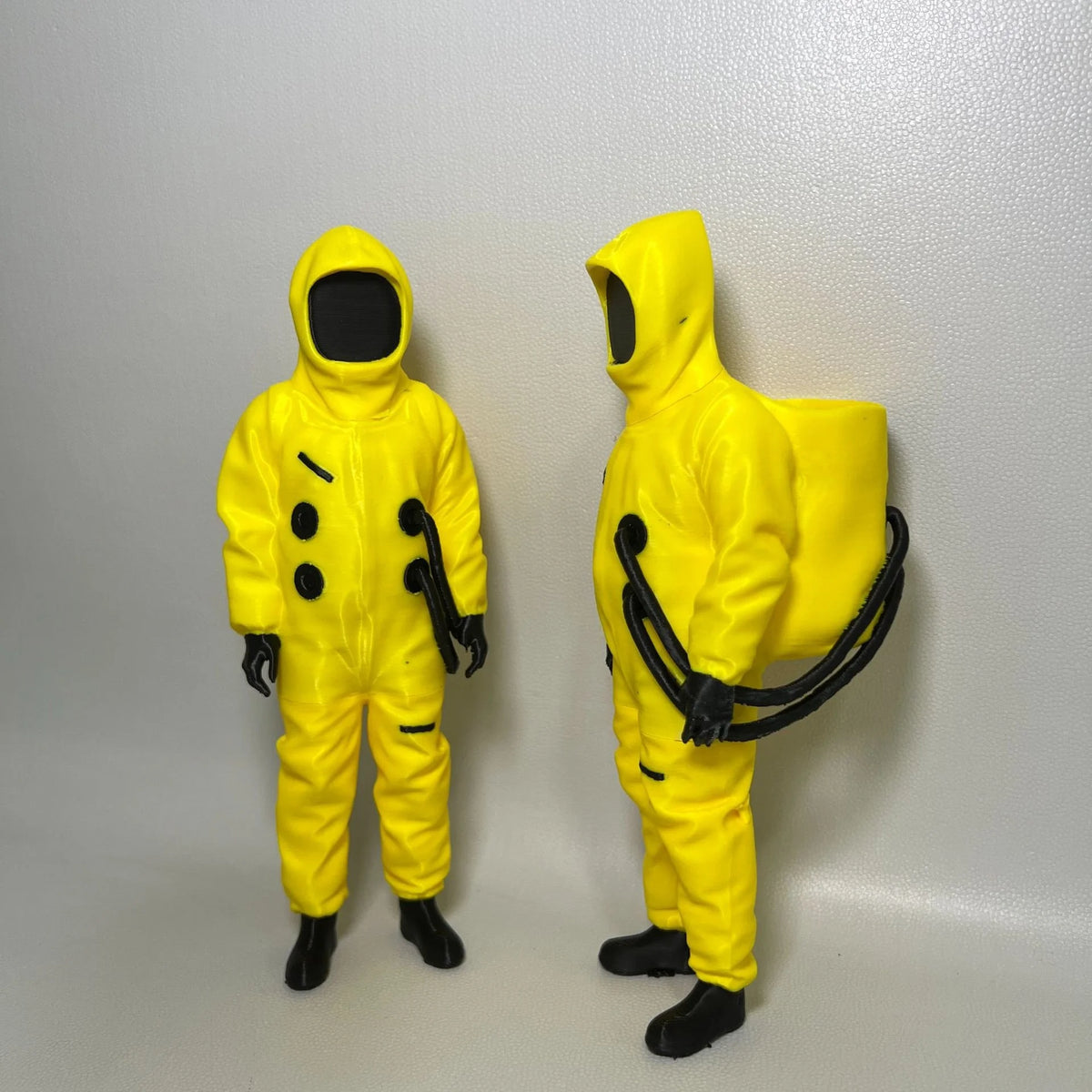 figurine collection hazmat jaune noir protection individuelle réaliste popcorn fans horreur