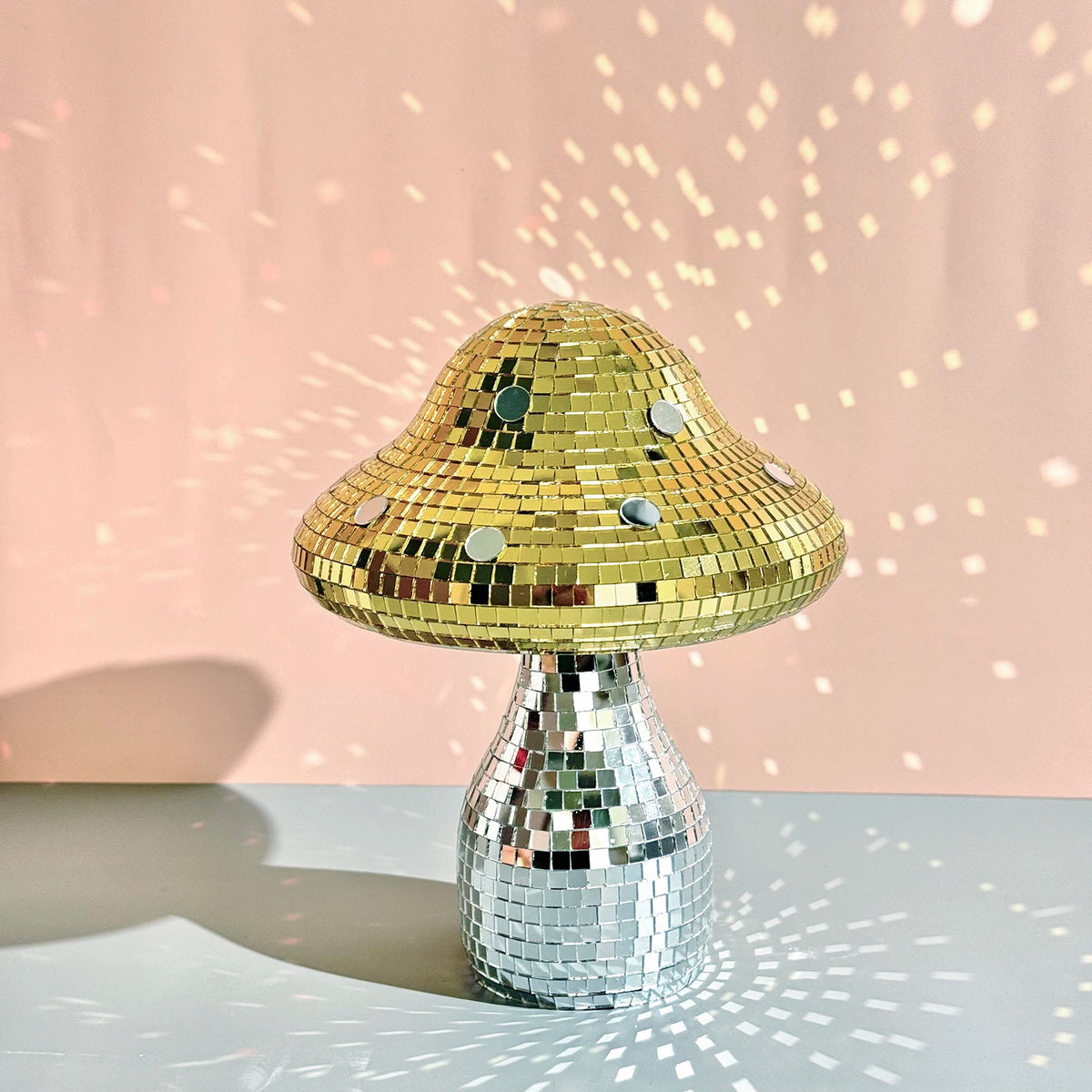 décoration moderne boule champignon rouge or argent mosaïque petite miroir disco salon chambre