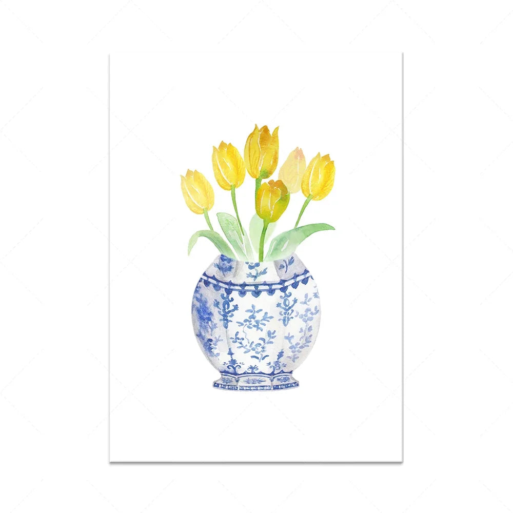 Un bouquet de tulipes jaunes dans un vase en céramique bleu et blanc orné de motifs floraux.
