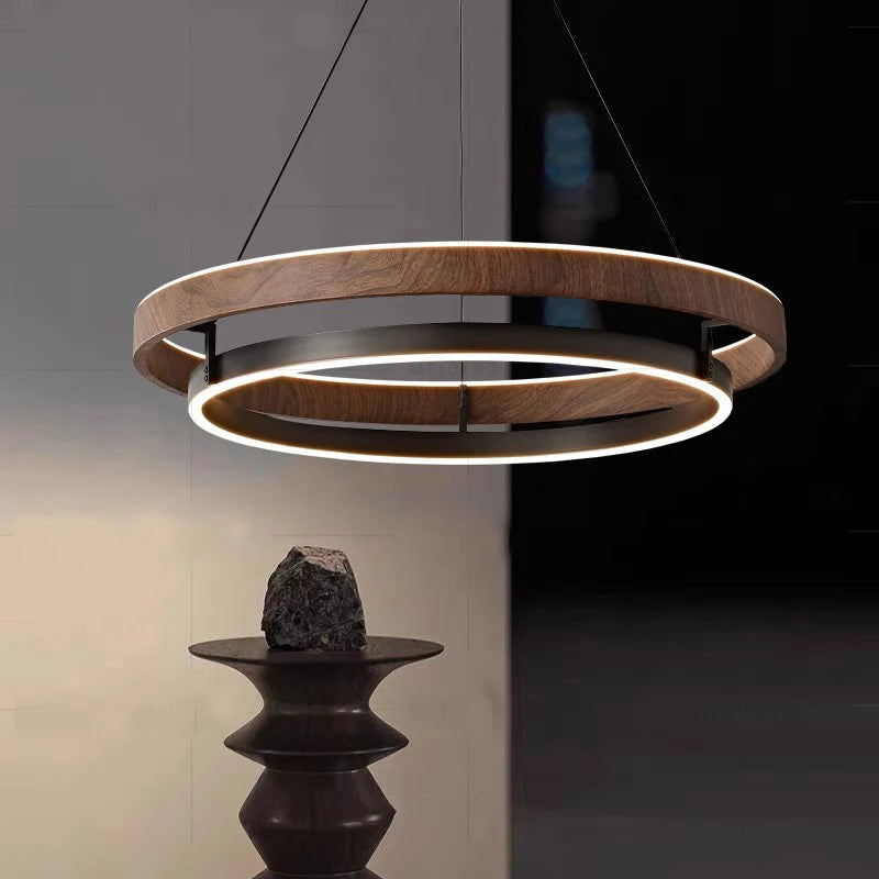 suspension lumineuse moderne noir bois circulaire anneaux superposés cuisine salon restaurant