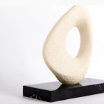 sculpture moderne blanc crème texture granuleuse décoration intérieure résine imitation pierre base marbrée