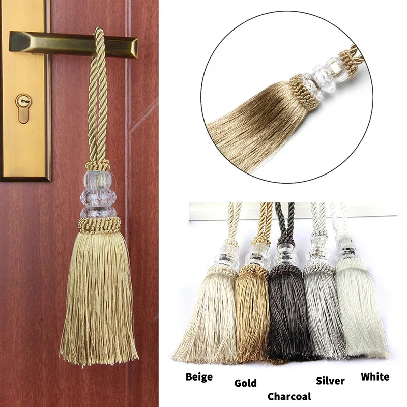 pompon porte élégant brodé couleur beige doré argenté gris blanc textile maison