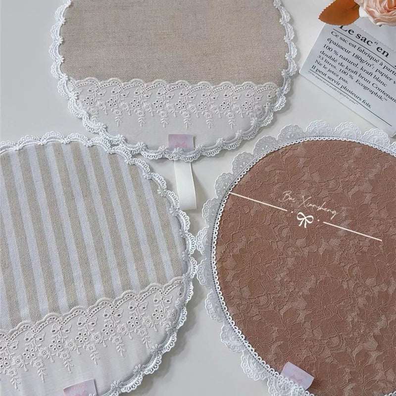 serviettes table dentelle rose clair blanc beige marron violet classiques opaques