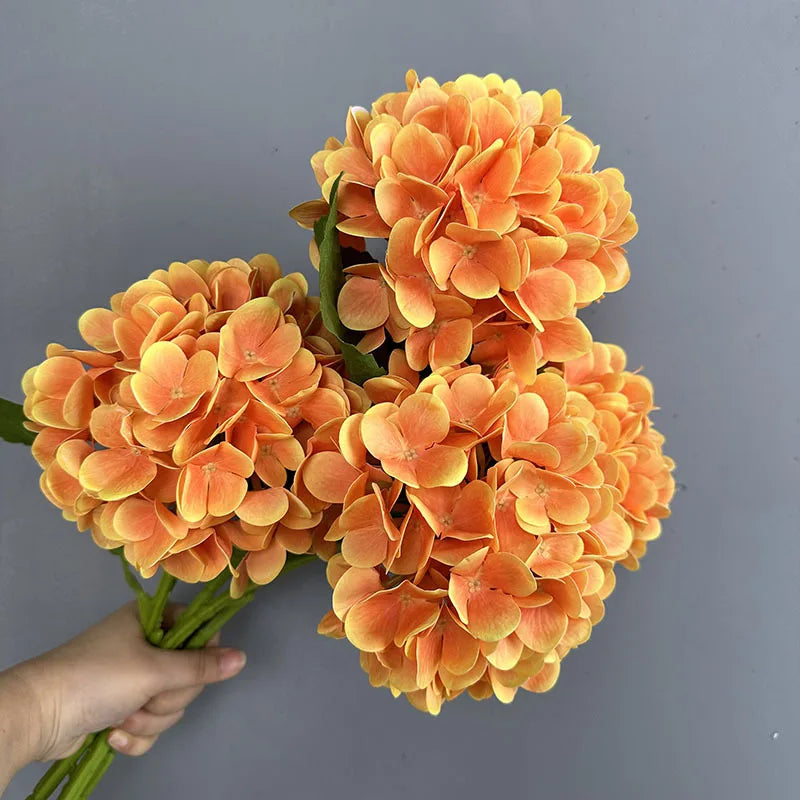 bouquet fleurs artificielles hortensia violet orange vert blanc rose décoration intérieure moderne minimaliste anniversaire