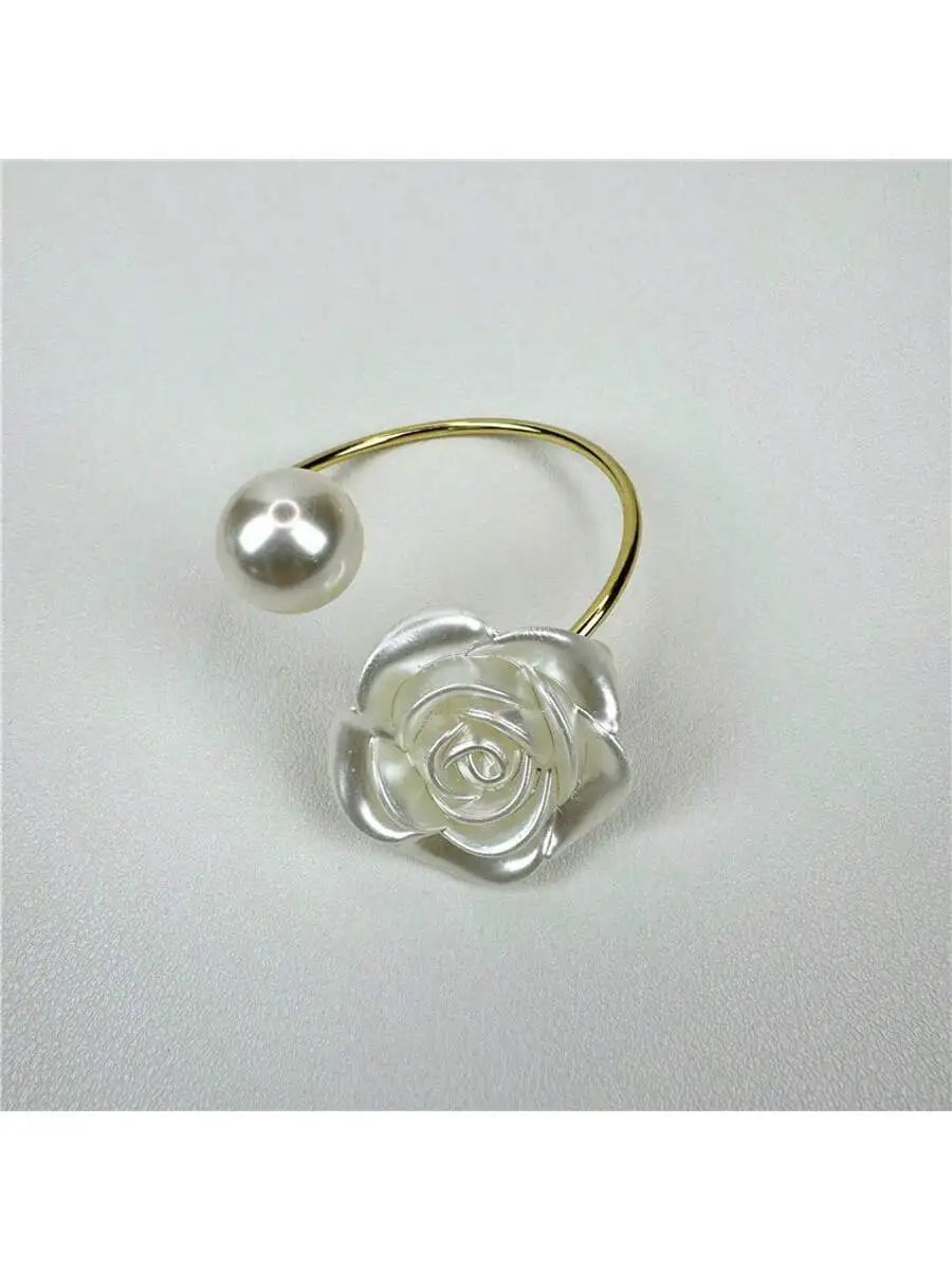 anneaux serviette or roses argent élégants classiques mariage décoration table festive