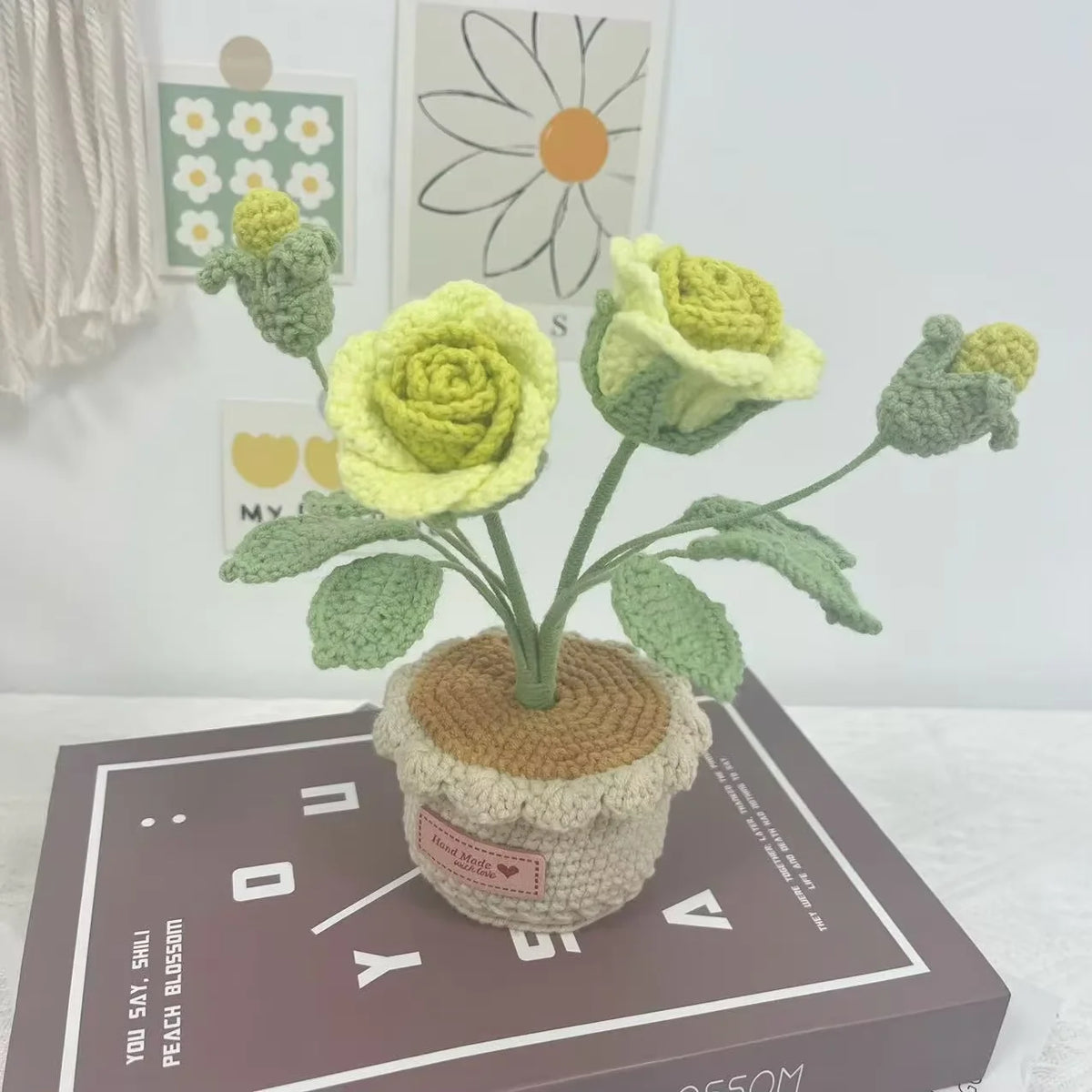 décoration maison bouquet fleurs tricotées artisanale violet jaune bleu roseclair vert