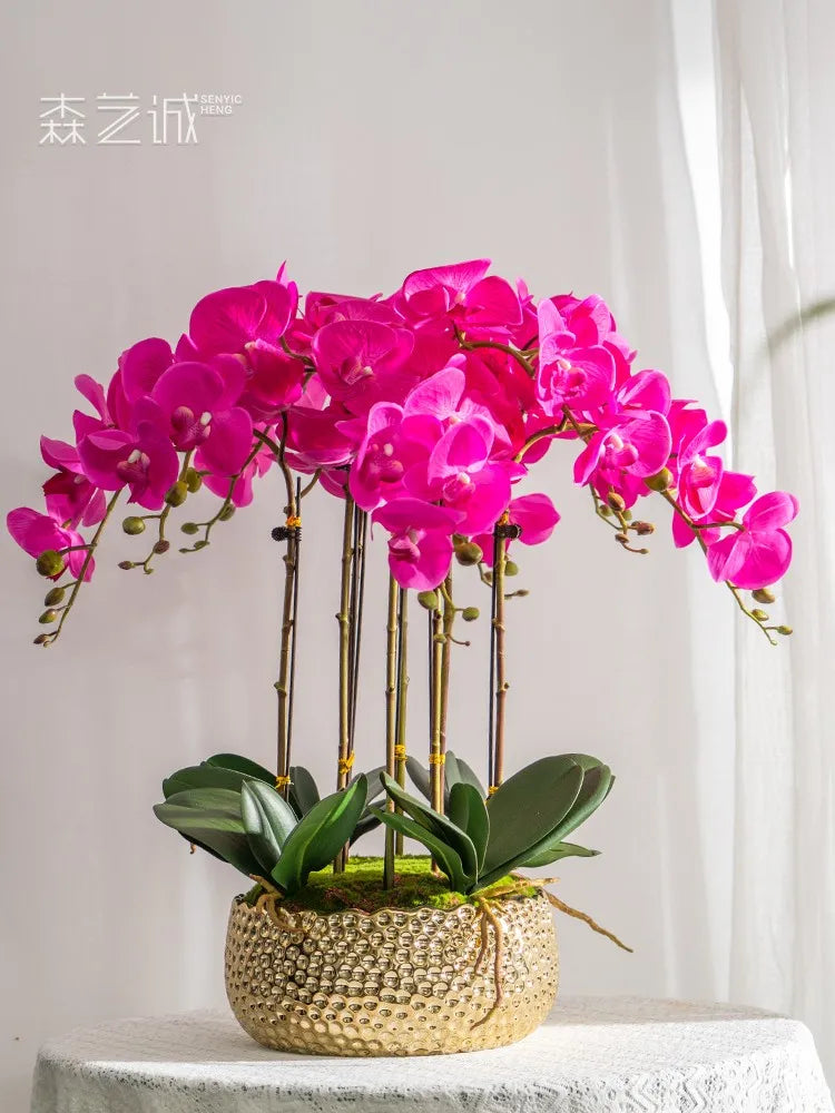 Vue de côté de l'orchidée papillon artificielle - design raffiné