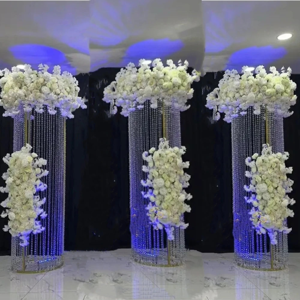 colonne décorative moderne élégante dorée blanche fleurs artificielles mariage décoration scène intérieure