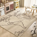 Ce tapis conçu pour une chambre d'enfant présente un motif de contours de paysages et de formes abstraites sur fond beige, créant une ambiance ludique et imaginative.