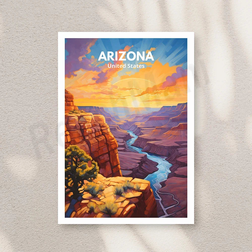 Un magnifique paysage du canyon du Grand Canyon en Arizona, avec un ciel coloré au coucher du soleil, des rochers rougeâtres et une rivière serpentant à travers la vallée.