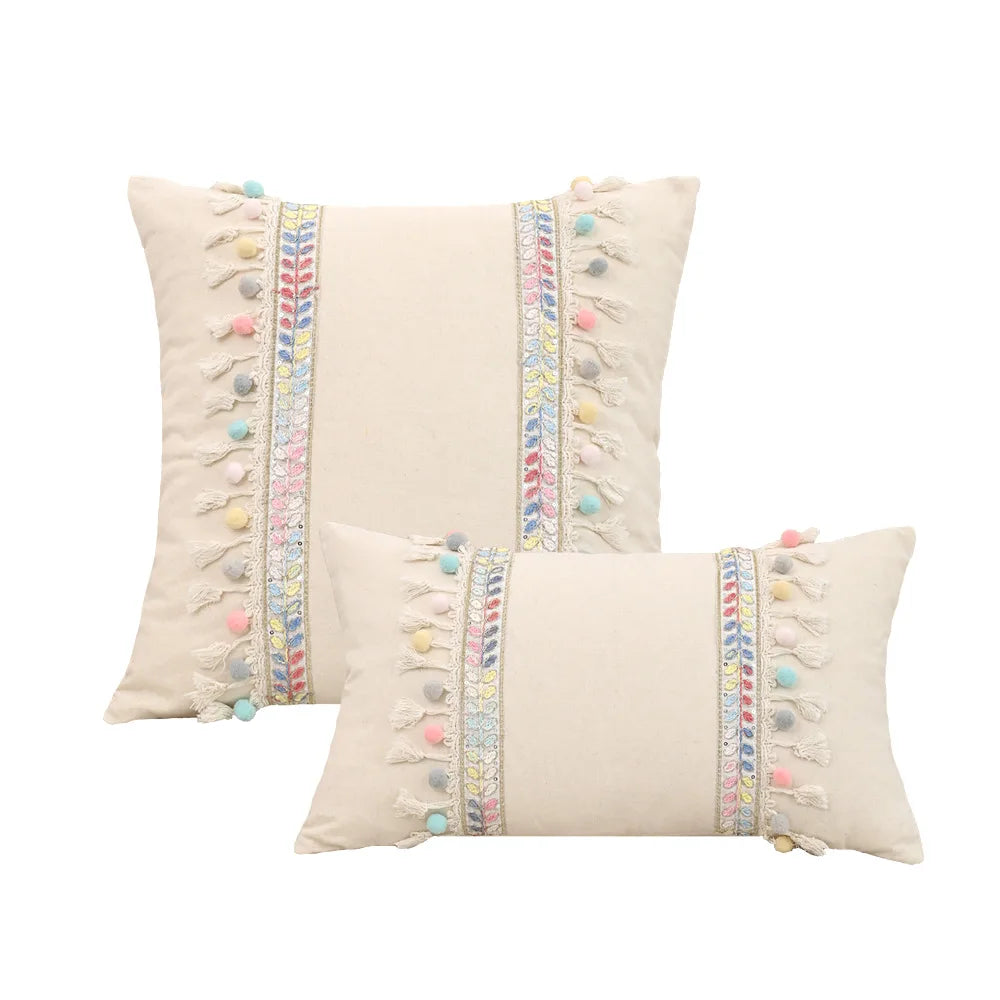 coussins patchwork boho chic beige motifs fleurs pompons opaques décoration salon voiture