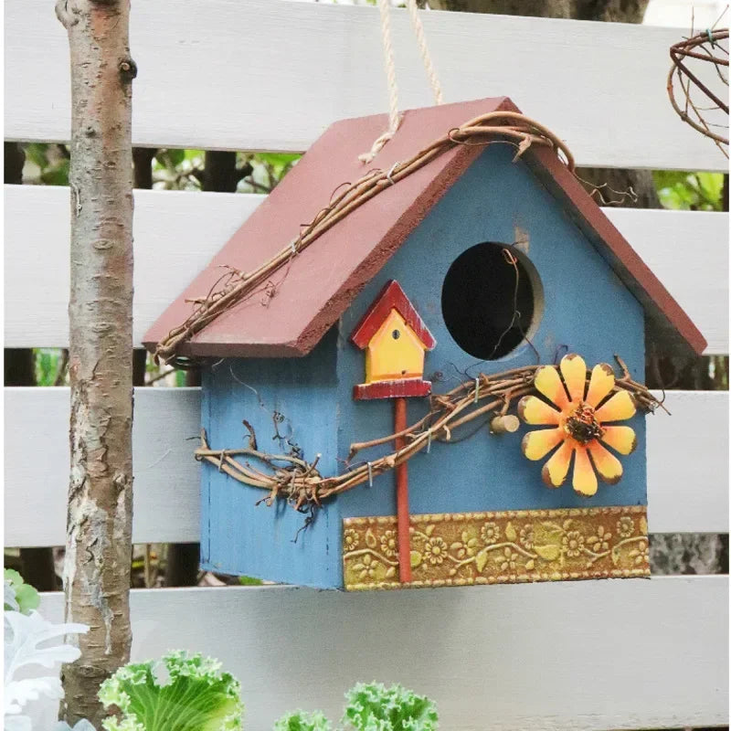 nichoirs oiseaux motifs floraux abeille coccinelle couleurs vives cordelette jardin balcon pastorale
